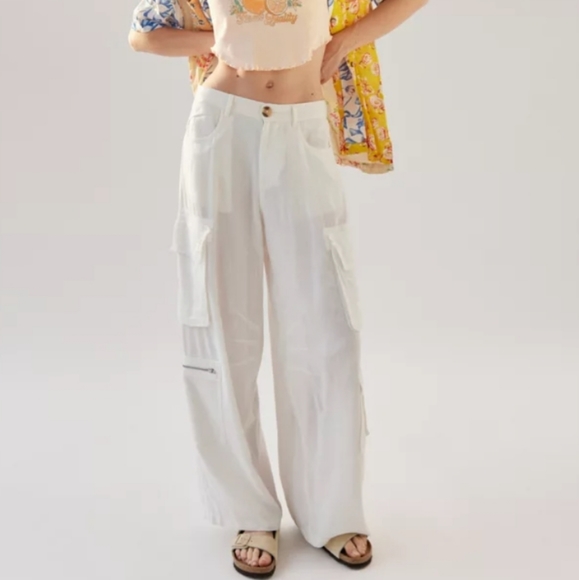 Urban Outfitters Pants - Urban Outfitters Alexandra Linen Cargo Pants White XS